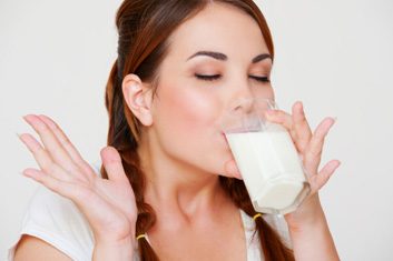 5. Prenez des enzymes en comprimés ou ajoutez-en à votre lait